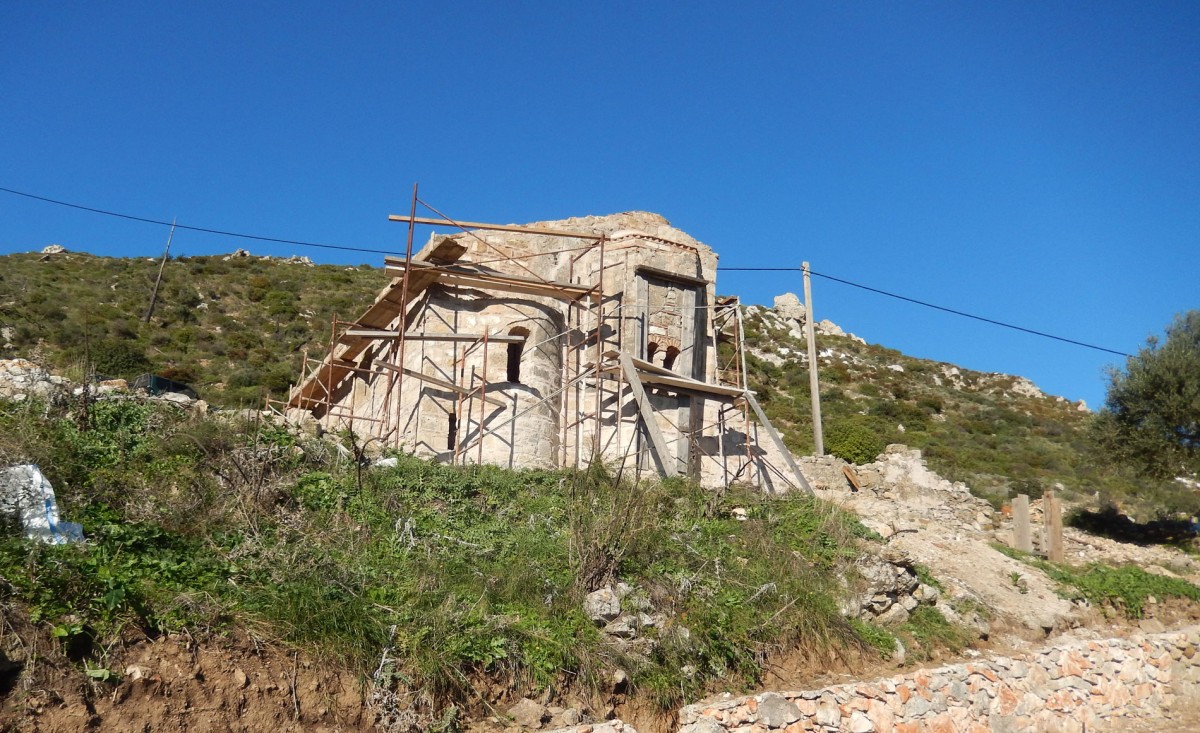 Ο βυζαντινός ναός Αγίου Νικολάου Μεγαλομάτη στο Σκοπό Ζακύνθου (κατά τη διάρκεια των εργασιών). Φωτ.: Αρχείο Εφορείας Αρχαιοτήτων Ζακύνθου.