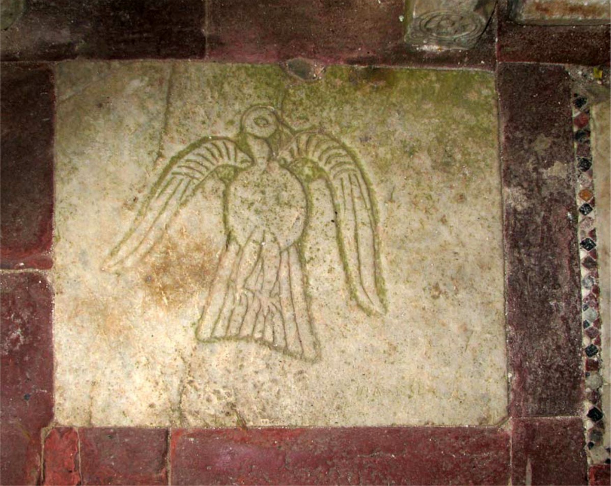 Ένα από τα κύρια χαρακτηριστικά των μεσοβυζαντινών ναών της Μάνης είναι η αγάπη για τη χρήση του μαρμάρου.