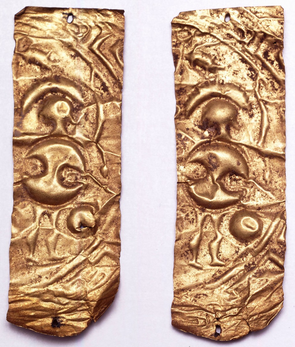 Χρυσές ταινίες διακοσμημένες με εμπίεστες μορφές πολεμιστών, 9ος-8ος αι. π.Χ. Συλλογή Ν.Π. Γουλανδρή, αρ. 607. Μουσείο Κυκλαδικής Τέχνης, Αθήνα.