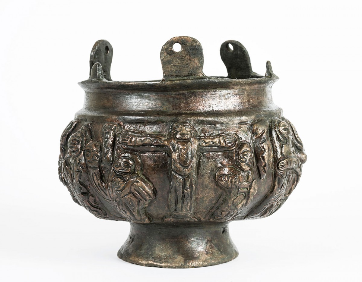 Ορειχάλκινο θυμιατό με ανάγλυφο διάκοσμο, 10ος-11ος αι. μ.Χ. Από το Άνιον. 
