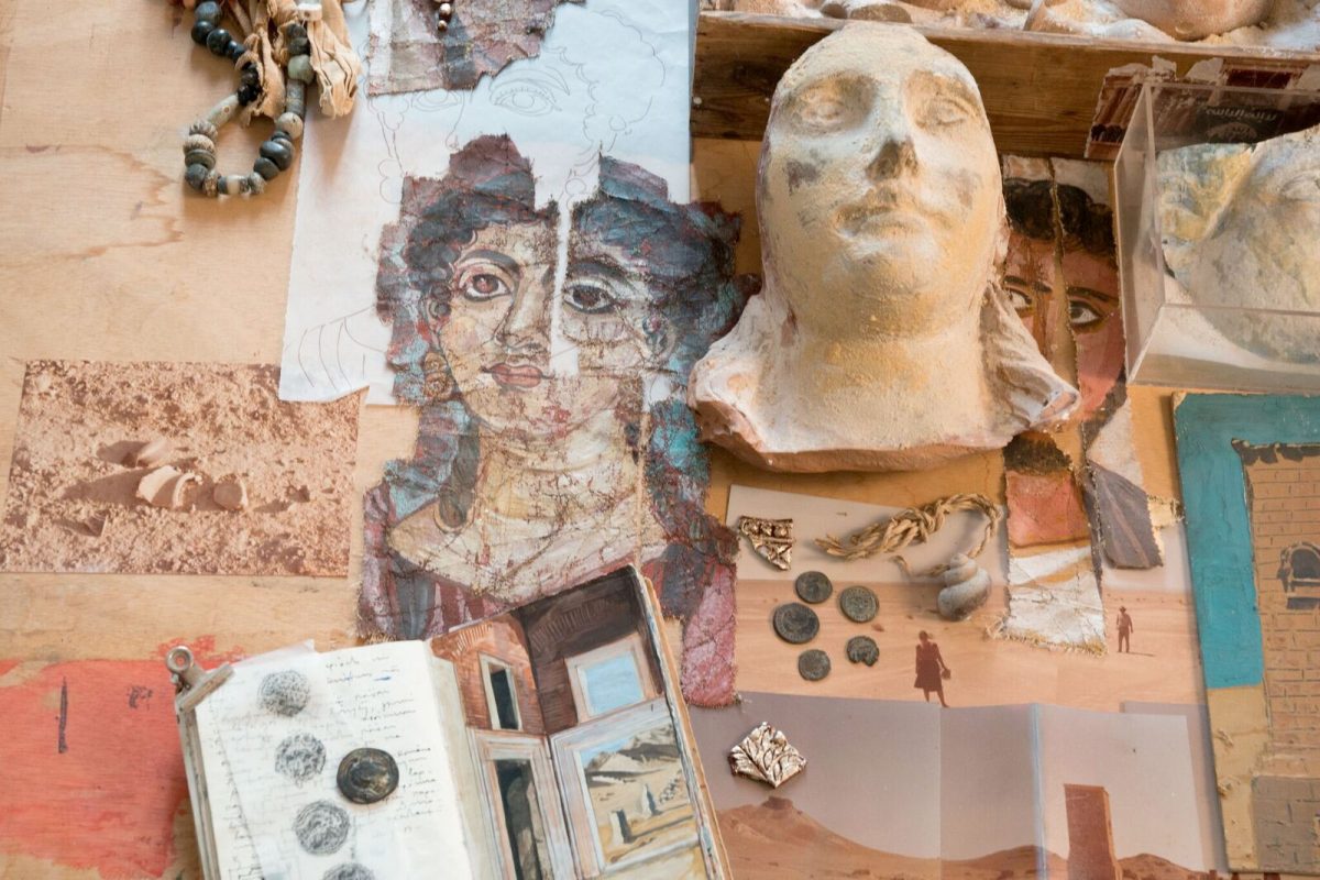 Η εικαστική εγκατάσταση του γνωστού καλλιτέχνη Αλέκου Λεβίδη φιλοξενείται στην αίθουσα των ρωμαϊκών γλυπτών του Μουσείου Μπενάκη.