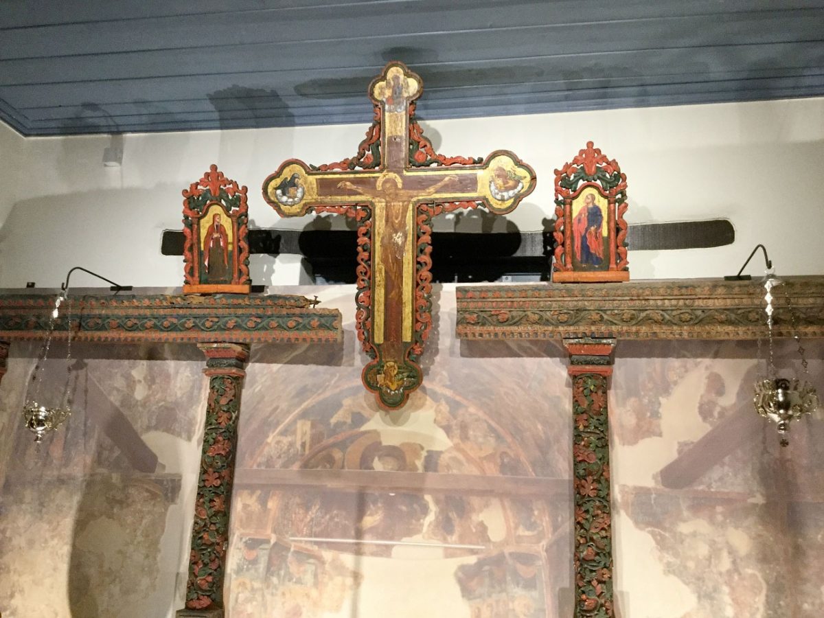 Άποψη της έκθεση εκκλησιαστικών κειμηλίων που δημιουργήθηκε στη Μονή της Παναγίας Γκουβερνιώτισσας (φωτ. Περιφέρεια Κρήτης).