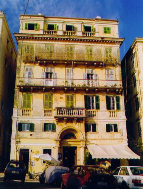 To Μέγαρο Καντώνη στην πόλη της Κέρκυρας, έργο του αρχιτέκτονα Ιωάννη Χρόνη, στον οποίο αποδίδεται και ο σχεδιασμός του αρχοντικού Καντώνη-Κογεβίνα.