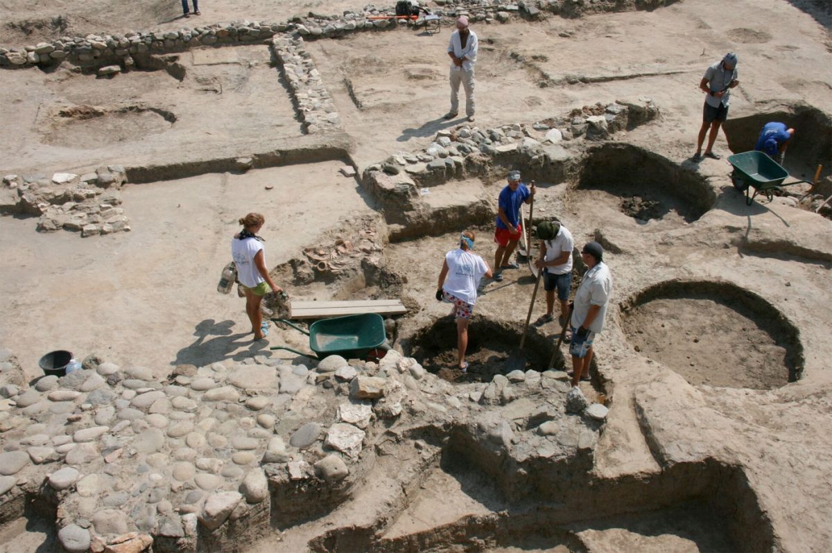 Τμήμα του κέντρου της αρχαίας πόλης (φωτ. Volnoe Delo Foundation).
