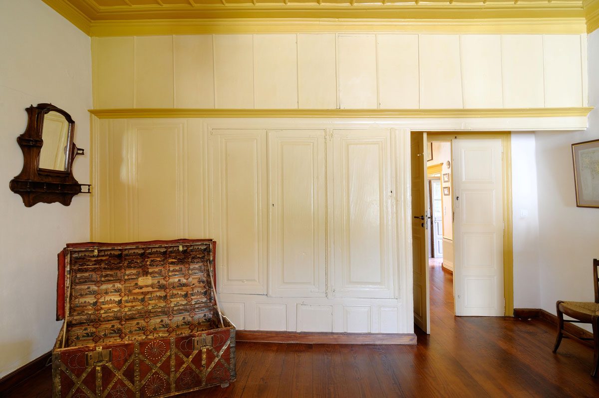 Εκθέματα στο Αρχοντικό της Μπουμπουλίνας στις Σπέτσες. (Φωτ.: ΑΠΕ-ΜΠΕ / Φίλιππος Δεμερτζής-Μπούμπουλης)