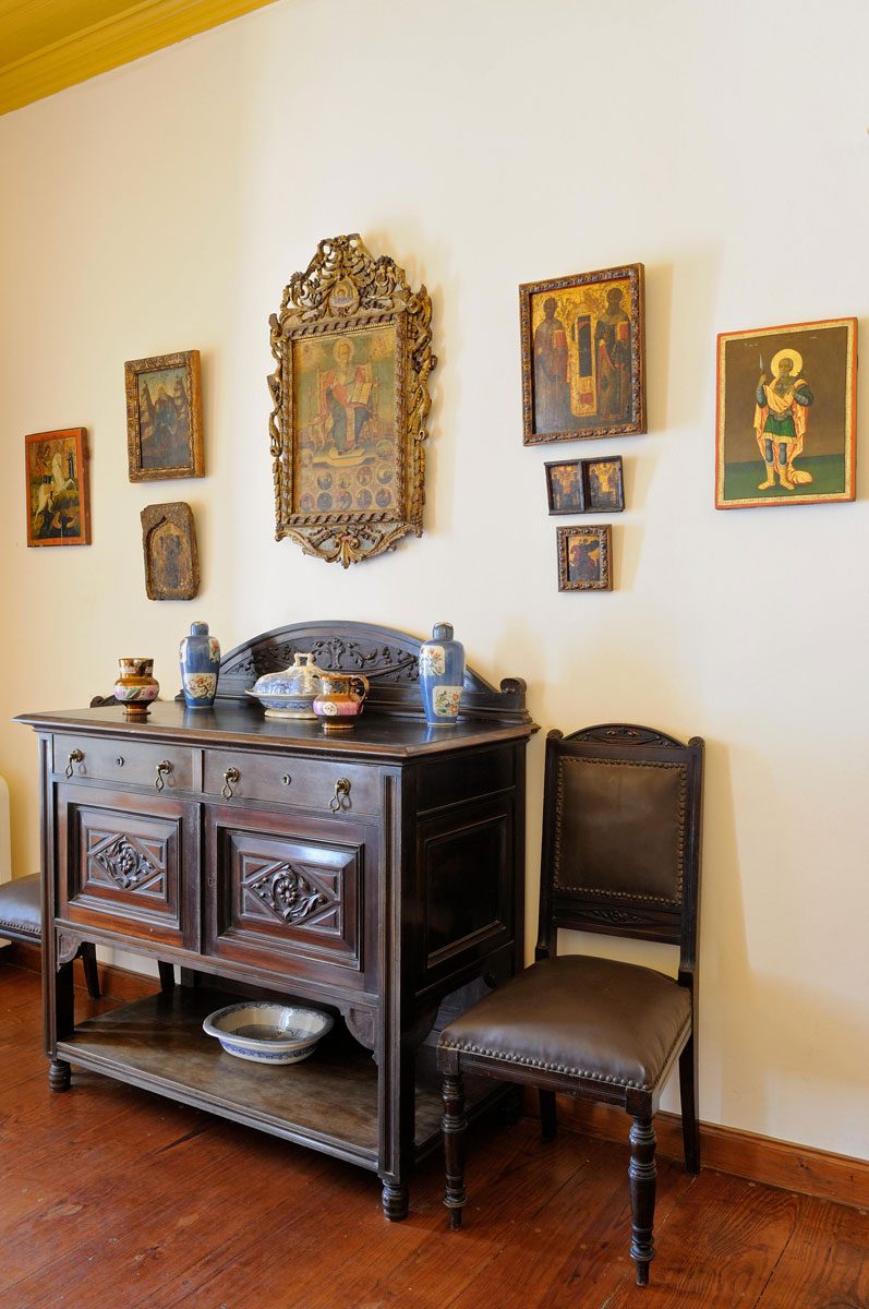 Εκθέματα στο Αρχοντικό της Μπουμπουλίνας στις Σπέτσες. (Φωτ.: ΑΠΕ-ΜΠΕ / Φίλιππος Δεμερτζής-Μπούμπουλης)