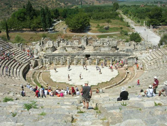 Το αρχαίο θέατρο της Εφέσου.