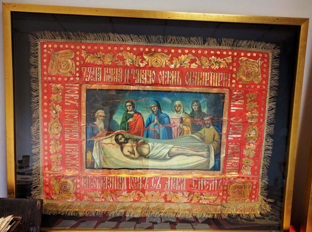 Επιτάφιος που είχε στην κατοχή του ο 67χρονος που συνελήφθη στη Θεσσαλονίκη (φωτ. Ελληνική Αστυνομία). 