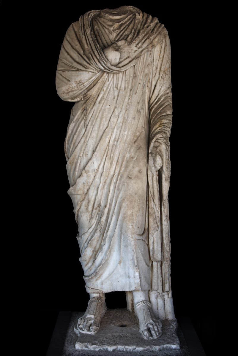 Άγαλμα ποιητή, Αρχαιολογικό Μουσείο Θηβών