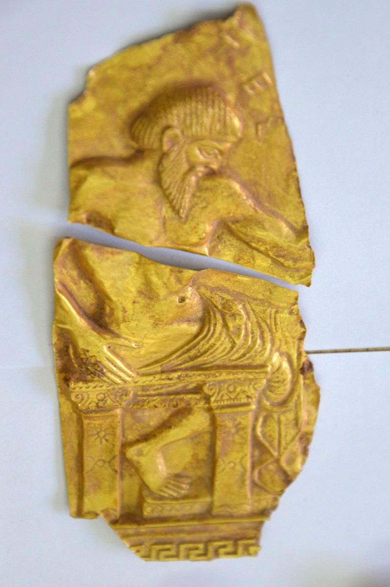 2.024 αρχαία νομίσματα και 126 αρχαία αντικείμενα είχαν στην κατοχή τους μέλη του κυκλώματος αρχαιοκαπηλίας (φωτ. Ελληνική Αστυνομία).