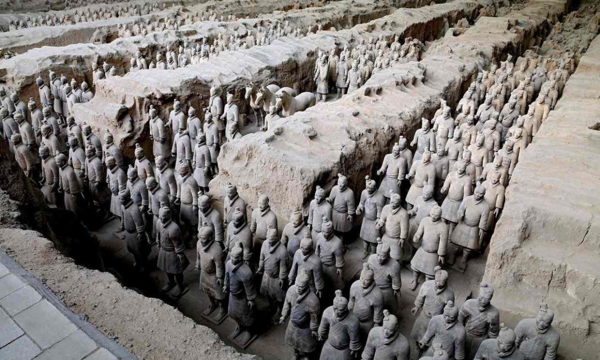 Άποψη του Πήλινου Στρατού, στο Μαυσωλείο του πρώτου αυτοκράτορα της Κίνας, Τσιν Σι Χουάνγκ (φωτ. Museum of the Terracotta Army/PA/The Guardian).