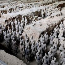 Η Λι Σιουζέν μιλάει για τα αγάλματα του Πήλινου Στρατού