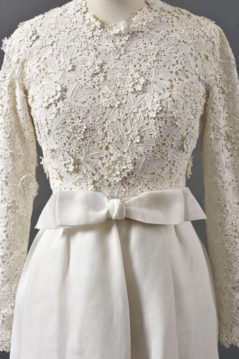 Λεπτομέρεια από νυφικό του 1967 από γάμο στη Λευκωσία