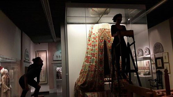 «Ερωφίλης κέντημα»: Από τη σιωπή της προθήκης στο θεατρικό λόγο