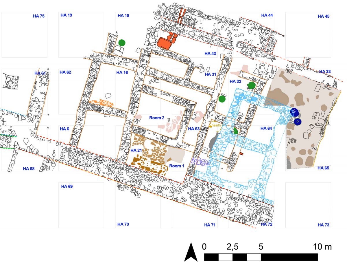 Για τα επόμενα δύο χρόνια, οι έρευνες θα επικεντρωθούν στη συγκέντρωση και ανάλυση αρχαιο-περιβαλλοντικών δεδομένων από τα εργαστήρια και τις βιοτεχνικές εγκαταστάσεις της μεσαίας πτέρυγας του συμπλέγματος που ανασκάπτεται στο οροπέδιο Χατζηαπτουλλάς (φωτ. Τμήμα Αρχαιοτήτων Κύπρου).