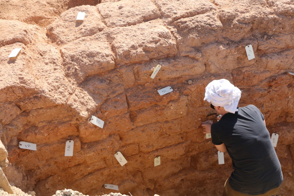 Η εσωτερική όψη του βόρειου τμήματος του φρουρίου στη Λαόνα είναι κατασκευασμένη από ομοιόμορφους πλίνθους (φωτ. Τμήμα Αρχαιοτήτων Κύπρου).