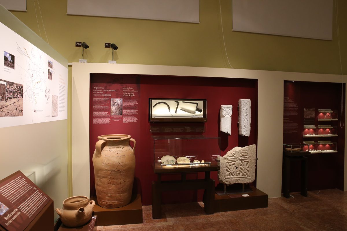 Εικ. 13. Αρχαιολογικό Μουσείο Θηβών. Ενότητα 12: Βυζαντινοί οικισμοί της Βοιωτίας.