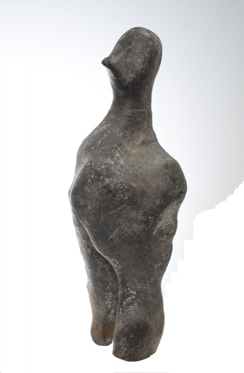 «Ένα Αίνιγμα 7.000 χρόνων»: λίθινη ανθρώπινη μορφή της Tελικής Nεολιθικής περιόδου (Φωτογραφικό Αρχείο Εθνικού Αρχαιολογικού Μουσείου).