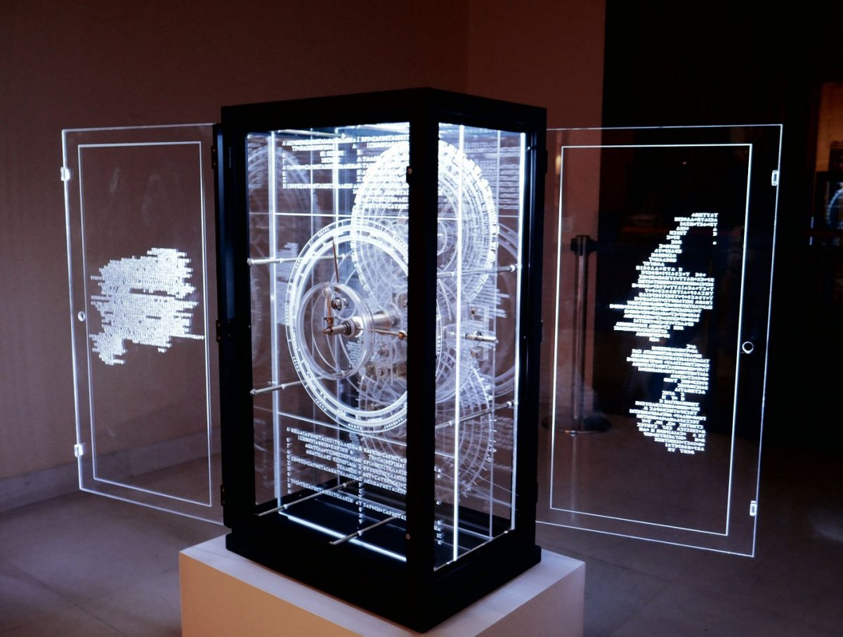 Λειτουργικό ομοίωμα του Μηχανισμού των Αντικυθήρων (σε κλίμακα: 3:1) θα κατασκευαστεί ειδικά για το Μουσείο Ηρακλειδών, σε συνεργασία με την ερευνητική ομάδα του ΑΠΘ, και θα παρουσιαστεί στην έκθεση «ΕΥΡΗΚΑ» στο Πεκίνο.