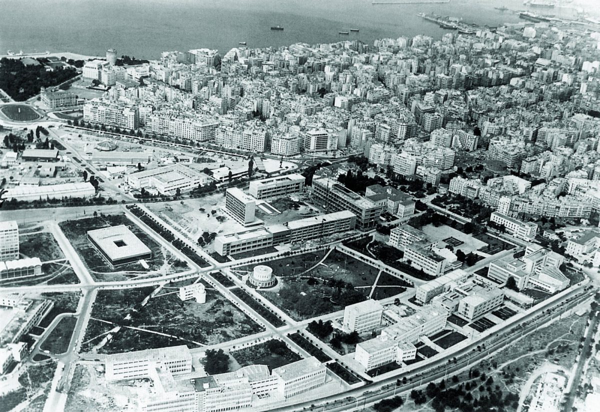 Άποψη της πανεπιστημιούπολης και της ΔΕΘ, 1970. Θεσσαλονίκη. Τεκμήρια Φωτογραφικού Αρχείου 1900-1980, 2009: 31.