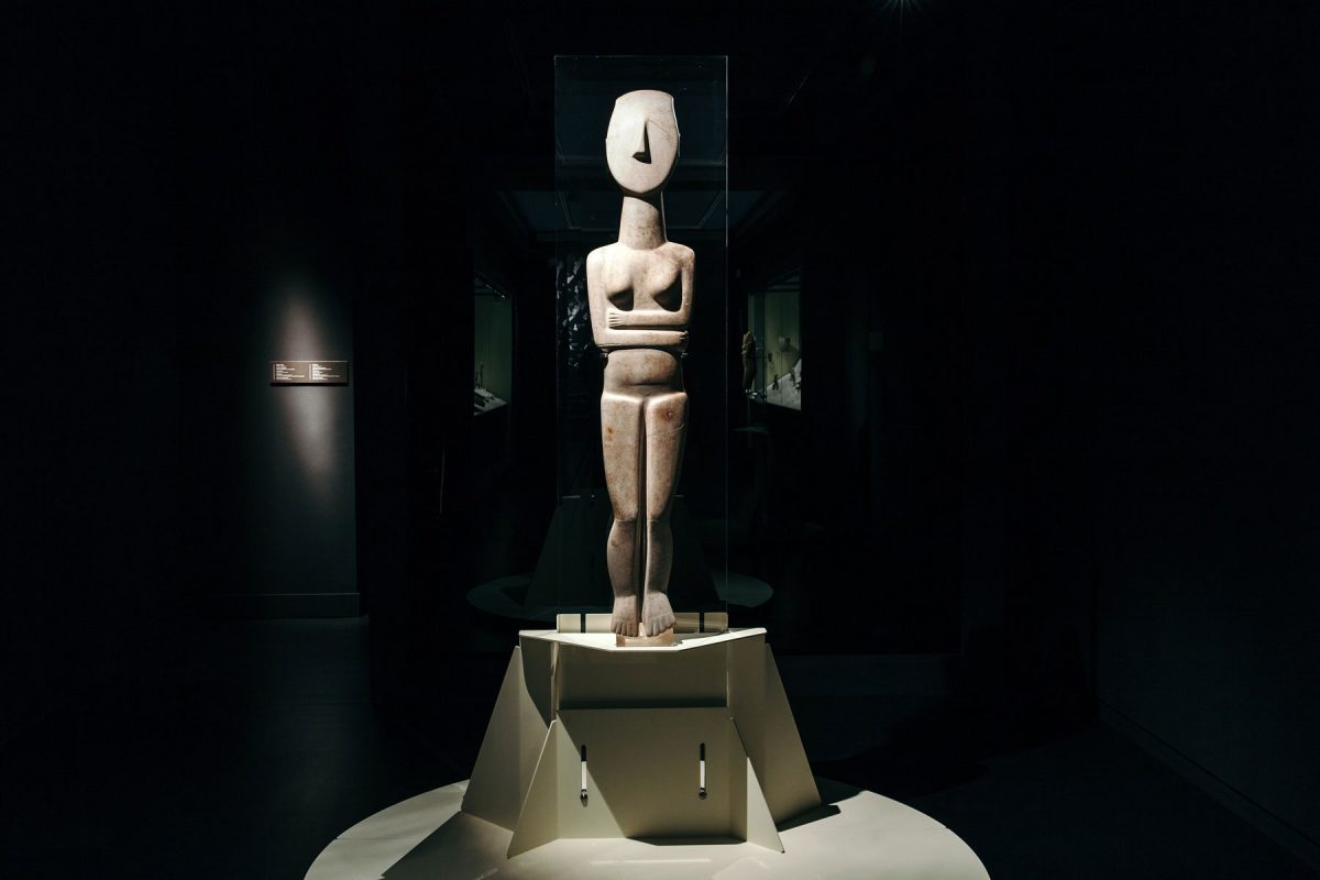 Άποψη της έκθεσης «Κυκλαδική Κοινωνία 5000 χρόνια πριν» που παρουσιάζεται στο Μουσείο Κυκλαδικής Τέχνης. Φωτ.: Πάρις Ταβιτιάν. © Μουσείο Κυκλαδικής Τέχνης.