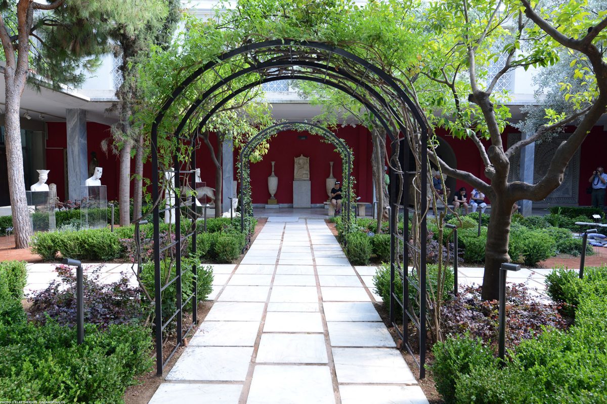 Το Αίθριο του Εθνικού Αρχαιολογικού Μουσείου. Φωτ.: Ελευθέριος Γαλανόπουλος. © Εθνικό Αρχαιολογικό Μουσείο / TAΠΑ. 