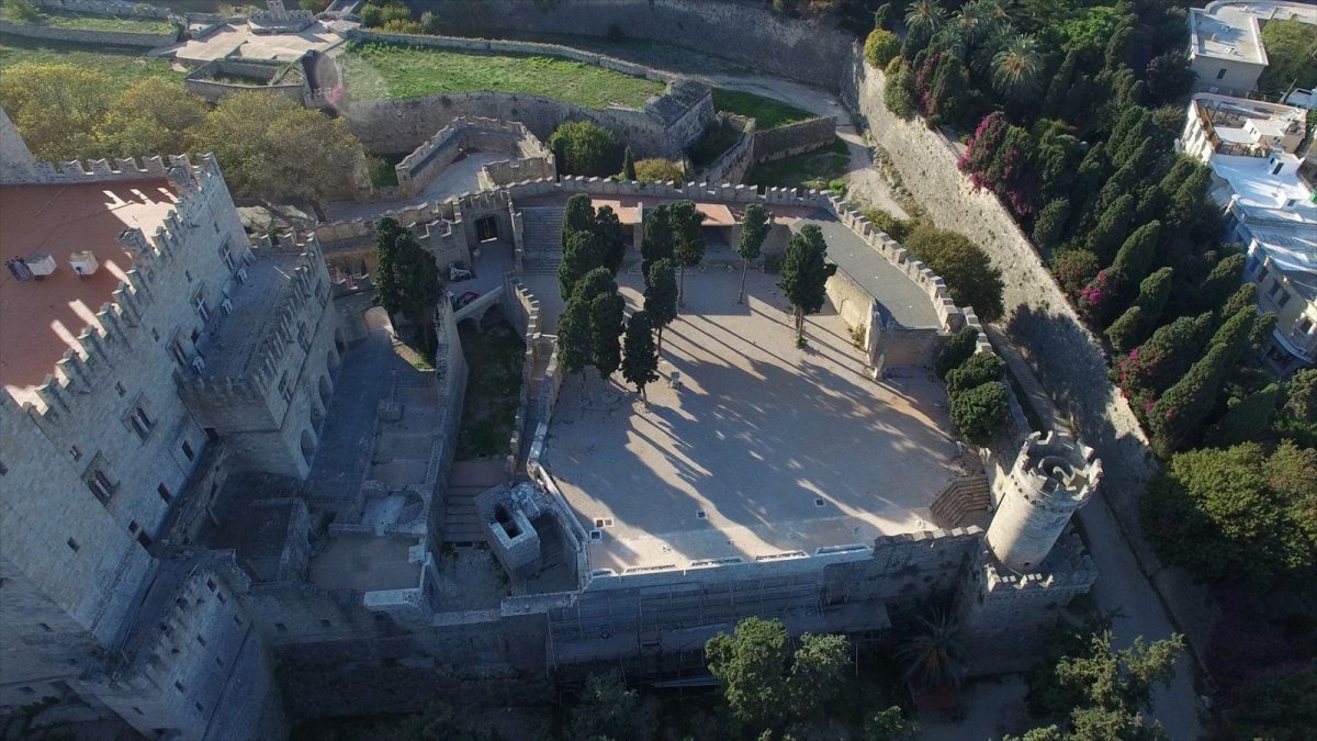 Άποψη του Προμαχώνα του Παλατιού του Μεγάλου Μαγίστρου στη μεσαιωνική πόλη της Ρόδου (πηγή φωτογραφίας: Europa Nostra).
