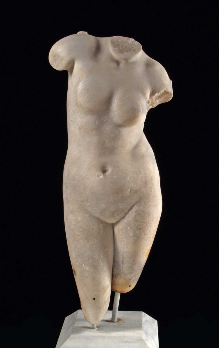 Μαρμάρινο άγαλμα Αφροδίτης. Ύστερη Ελληνιστική περίοδος (1ος αι. π.Χ.). Κύπρος, Αρχαιολογικό Μουσείου Πάφου, PM 1250. © Τμήμα Αρχαιοτήτων Κύπρου.