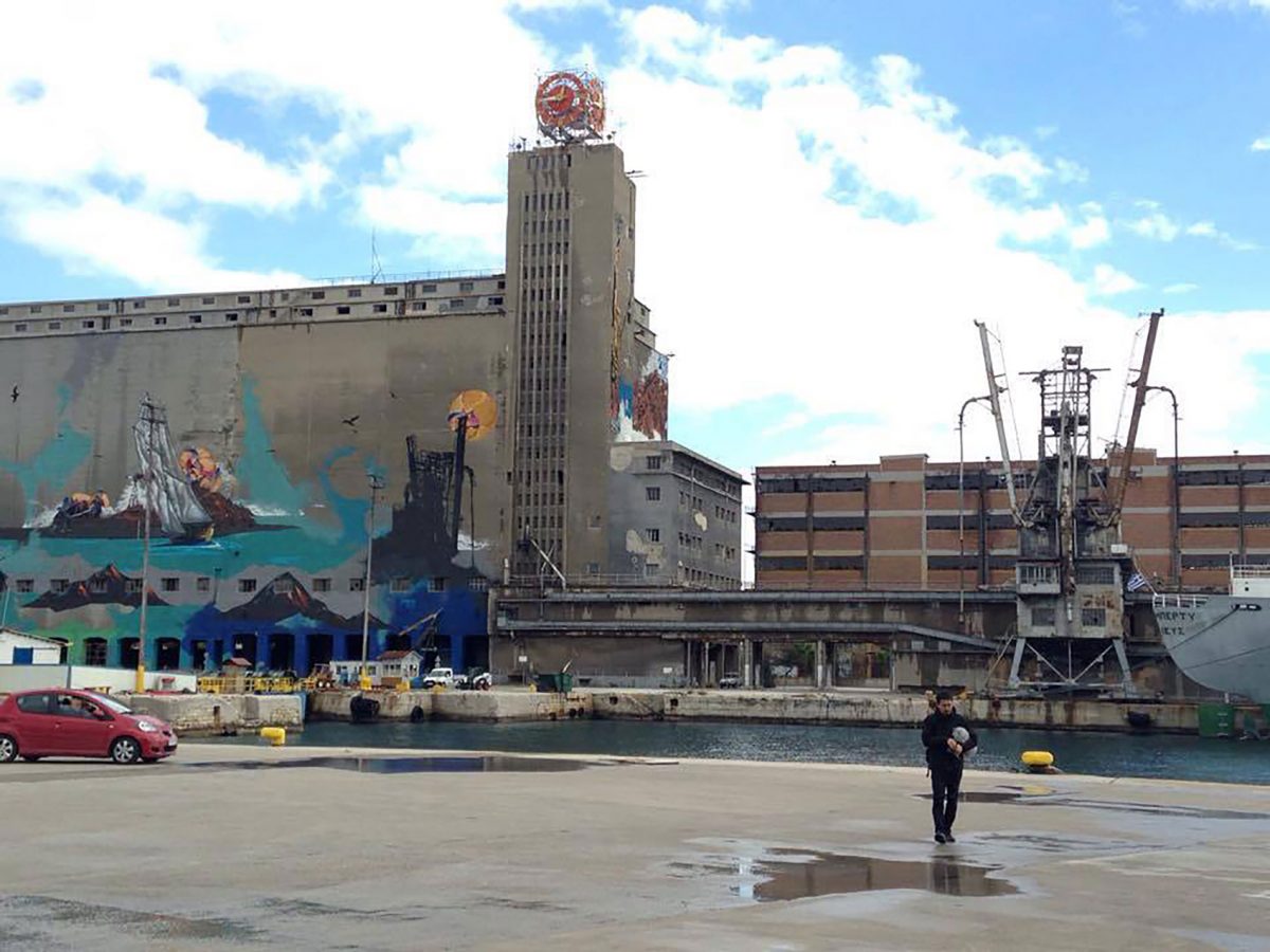 Το εγχείρημα διέπεται από την επιθυμία επαναδιεκδίκησης του καθημερινού δημόσιου χώρου και του αστικού τοπίου ως ενός «άλλου» τόπου. Τη φωτογραφία παραχώρησε στο ΑΠΕ-ΜΠΕ η Στέγη του Ιδρύματος Ωνάση.