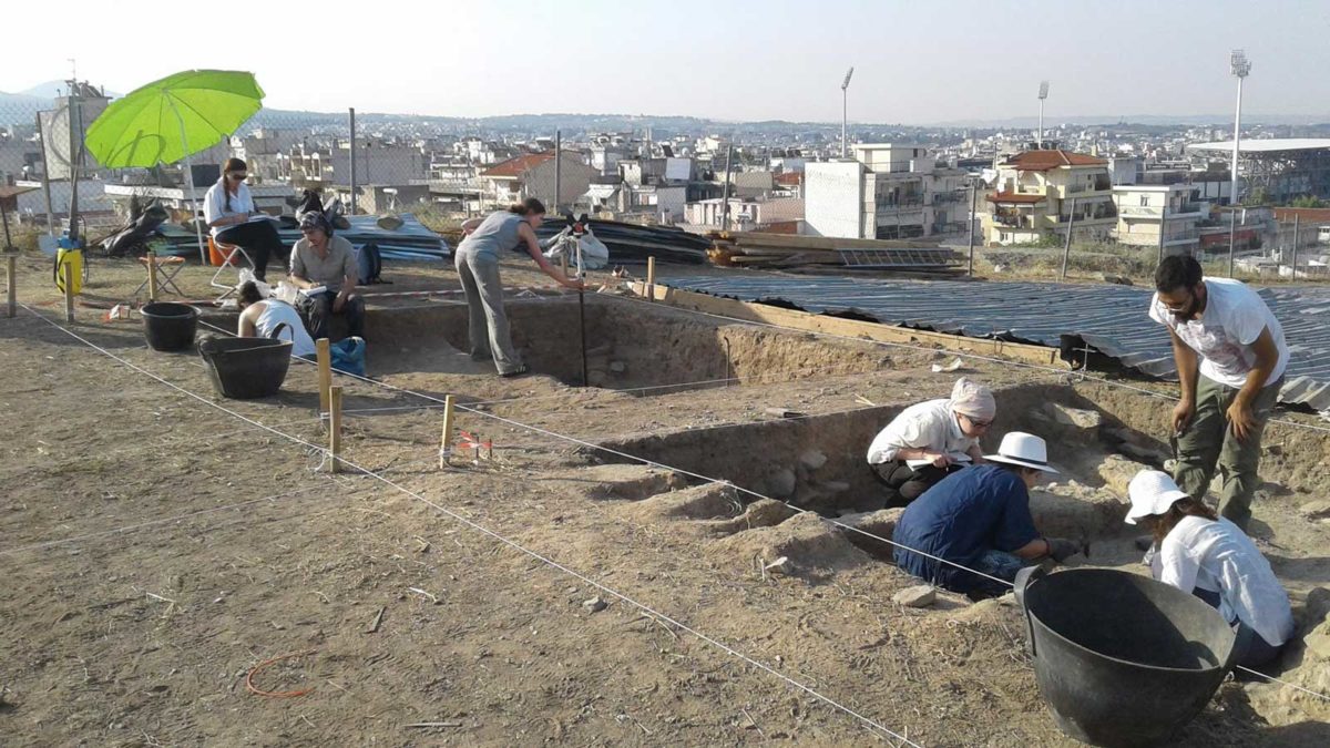 Στόχοι του προγράμματος είναι, μεταξύ άλλων, η εξοικείωση με την ιστορία και αρχαιολογία της Μακεδονίας και η εκπαίδευση σε ζητήματα ανασκαφικής μεθοδολογίας.
