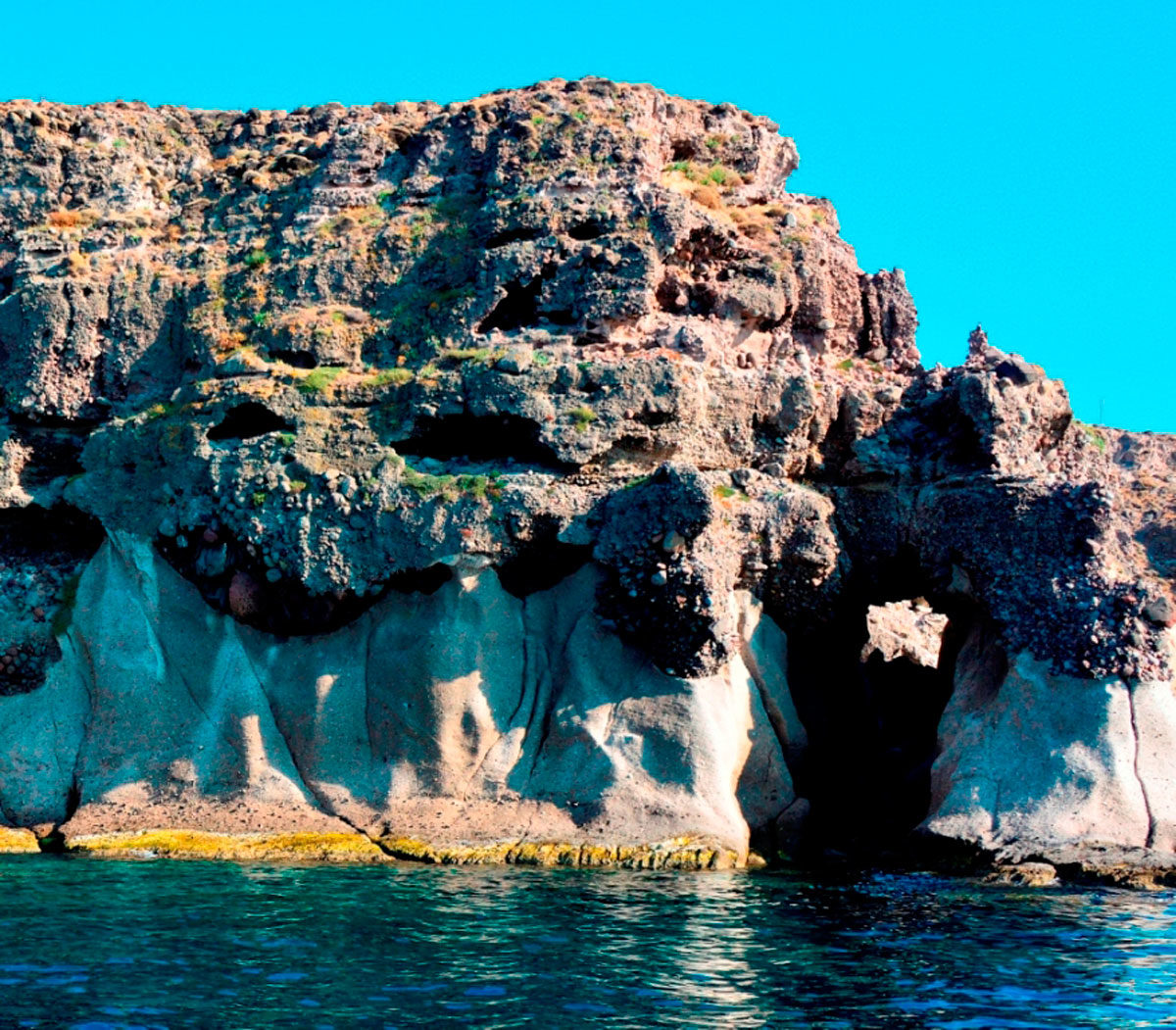 Αψίδα, εντυπωσιακή γεωμορφή στις δυτικές ακτές της Νησιώπης.