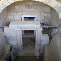 «Τάφος Αρχαίας Λητής Ωραιοκάστρου» αντί μακεδονικού τάφου Δερβενίου