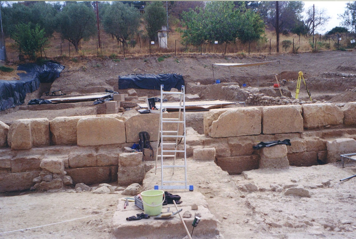 Άποψη της ανασκαφής στο Ιερό της Αμαρυσίας Αρτέμιδος, στην Αμάρυνθο (φωτ.: ΥΠΠΟΑ).
