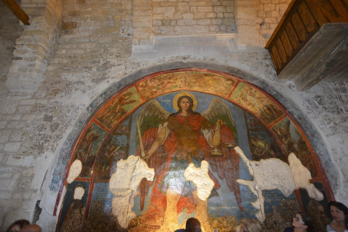 Τοιχογραφία στο εσωτερικό του ναού του Αρχαγγέλου Μιχαήλ στο κατεχόμενο Λευκόνοικο (φωτ.: ΑΠΕ-ΜΠΕ/Α. Βικέτος, Δρ Διομήδης Μυριανθεύς, Δρ Χριστόδουλος Χατζηχριστοδούλου).