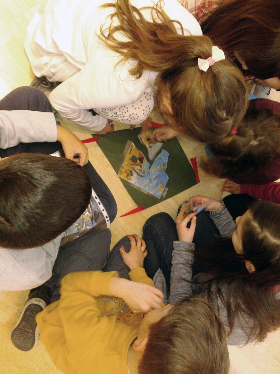Εκπαιδευτικά προγράμματα για παιδιά στη Δημοτική Πινακοθήκη Νίκαιας-Αγ. Ι. Ρέντη (φωτ.: Μαρία Πούλου, ιστορικός τέχνης της Πινακοθήκης).