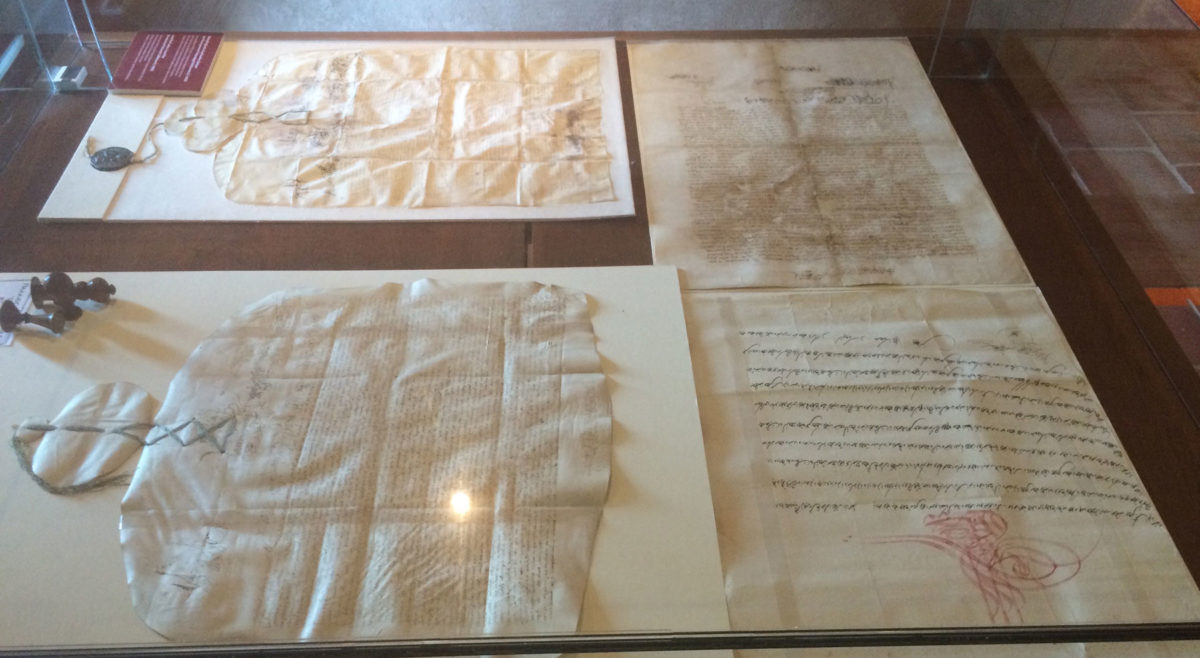 Ιερά Μονή Ευαγγελισμού της Θεοτόκου στη Σκιάθο. Χειρόγραφα δύο αιώνων διασώθηκαν με τη συμβολή του Τμήματος Συντήρησης του Μουσείου Μπενάκη.