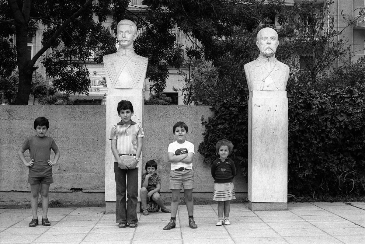 Άρις Γεωργίου. Πλατεία Μακεδονομάχων, 1977. Πηγή φωτ.: ΠΕΕΒΕ.