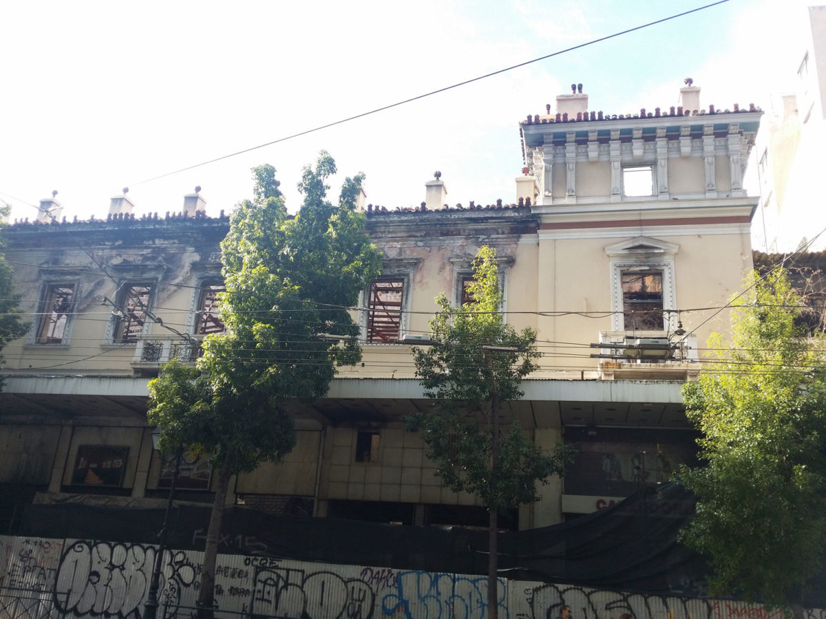 Το κτίριο του Τσίλερ στην οδό Σταδίου όπως είναι σήμερα (φωτ.: «Αρχαιολογία και Τέχνες»).