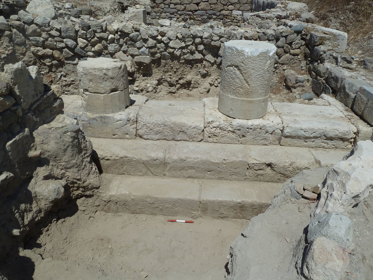 Άποψη της ανασκαφής στο ιερό του Απόλλωνα Πυθαίου στην Αρχαία Αλάσαρνα.