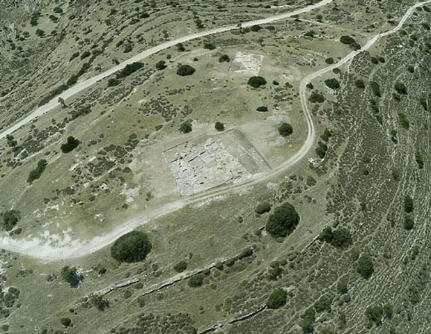 Άποψη της ανασκαφής στον οικισμό της Μέσης Εποχής του Χαλκού Ερήμη-Λαόνιν του Πόρακου, στην Κύπρο.