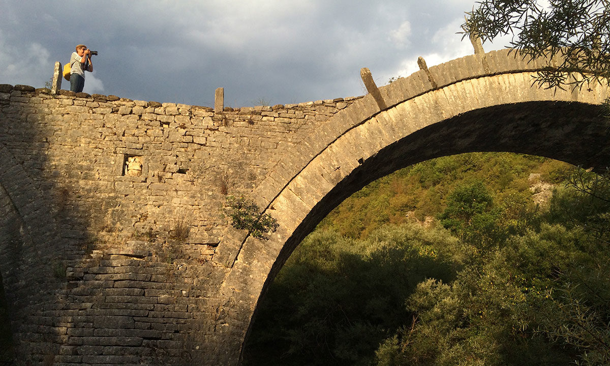 Πέτρινο γεφύρι στο Ζαγόρι.