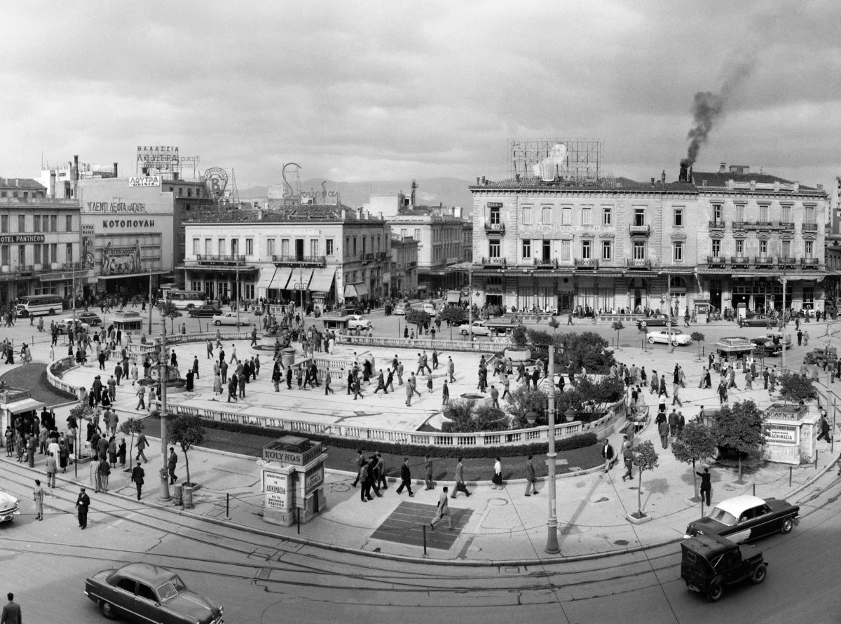 Δημήτριος Χαρισιάδης, «Πλατεία Ομονοίας», Απρίλιος 1955. Φωτογραφικά Αρχεία Μουσείου Μπενάκη.