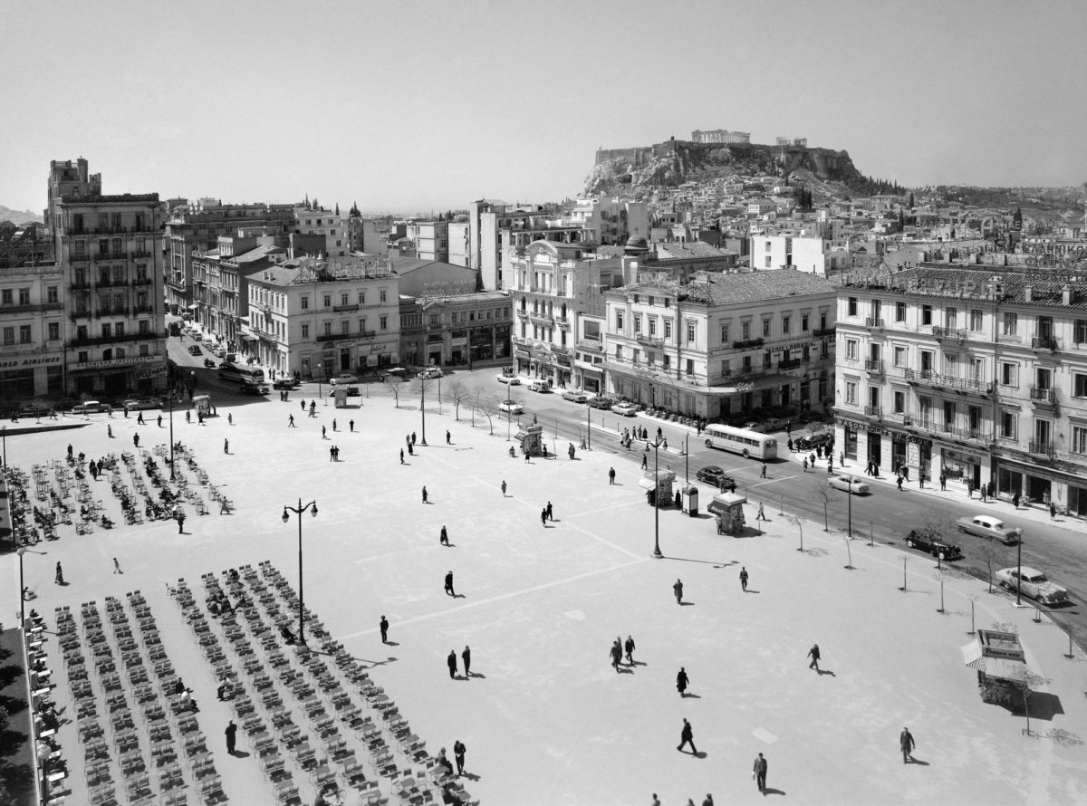 Δημήτριος Χαρισιάδης, «Άποψη της πλατείας Συντάγματος», 1956. Φωτογραφικά Αρχεία Μουσείου Μπενάκη.