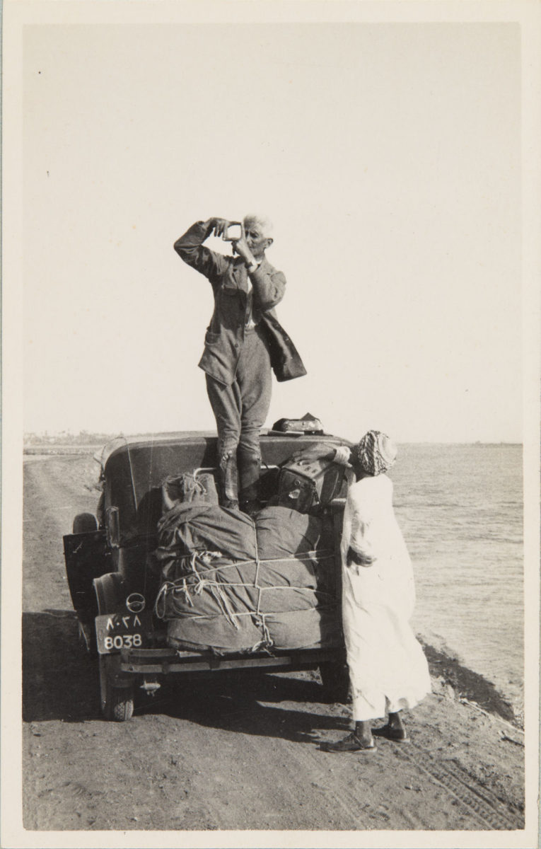 Ο Fred Boissonnas φωτογραφίζει στην Αίγυπτο, 1929/1933. © Bibliotèque de Genève.