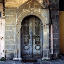 Πόρτες και παράθυρα από τις μονές του Αγίου Όρους