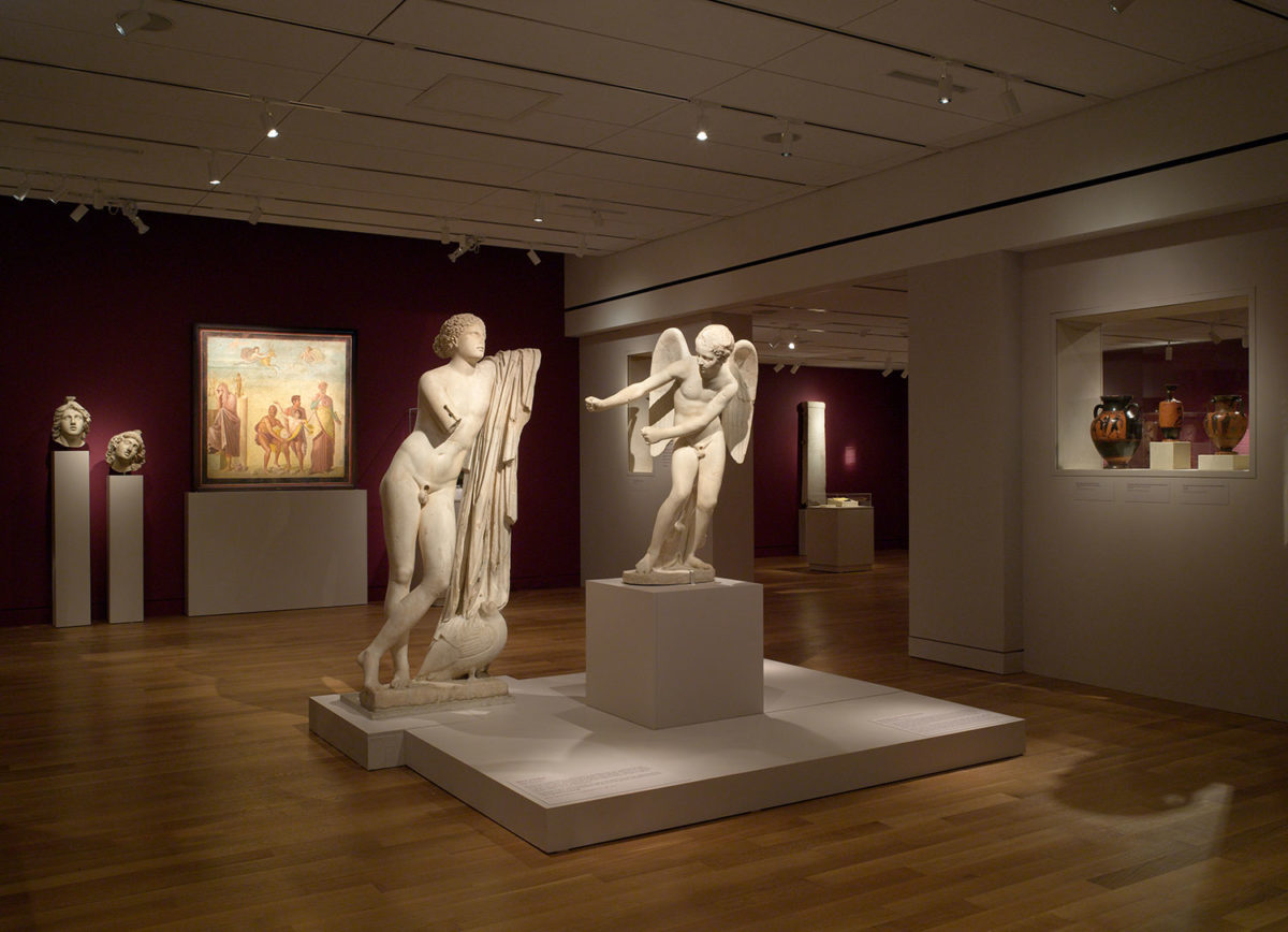 Άποψη της έκθεσης «Ένας κόσμος συναισθημάτων, Αρχαία Ελλάδα 700 π.Χ.-200 μ.Χ.», που παρουσιάστηκε στο Ωνάσειο Πολιτιστικό Κέντρο της Νέας Υόρκης.