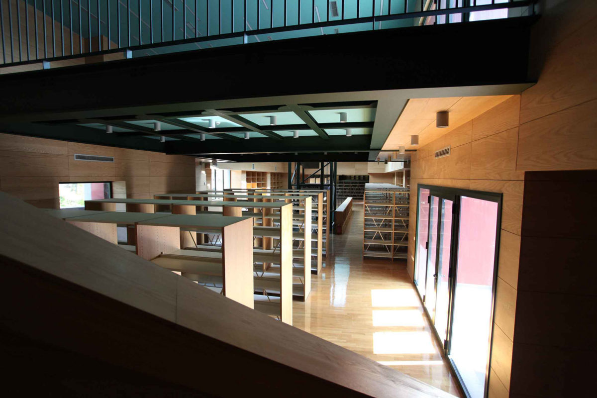 Άποψη του εσωτερικού του κτιρίου που θα φιλοξενήσει την Κοβεντάρειο Δημοτική Βιβλιοθήκη Κοζάνης (φωτ.: ΑΠΕ-ΜΠΕ).