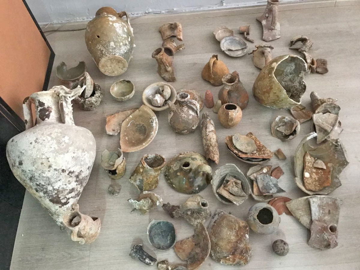 Μέρος των κατασχεθέντων αρχαιοτήτων (φωτ.: ΕΛΑΣ).