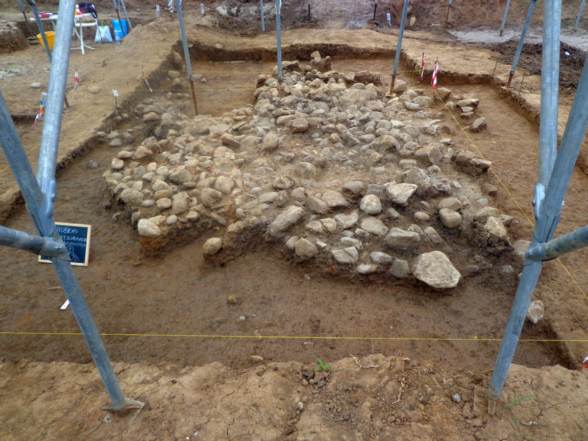 Άποψη της ανασκαφής στη θέση «Παλιάμπελα» στο Δ.Δ. Λεονταρίου του δήμου Σοφάδων (φωτ.: ΑΠΕ-ΜΠΕ).