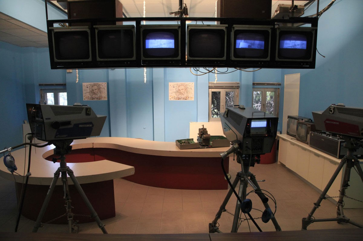 Το πρώτο τηλεοπτικό στούντιο από τον ΟΤΕ, 1965 (φωτ.: Μουσείο Τηλεπικοινωνιών ΟΤΕ).